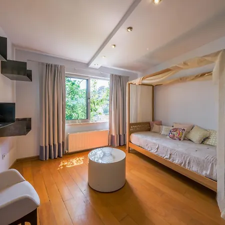 וילה Maison Detroit : Iconic 3br Triplex W/ Great Views איסטמבול