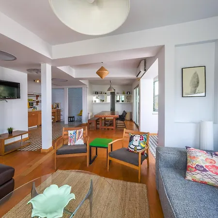Maison Detroit : Iconic 3br Triplex W/ Great Views *