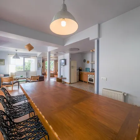 Maison Detroit : Iconic 3br Triplex W/ Great Views * איסטמבול