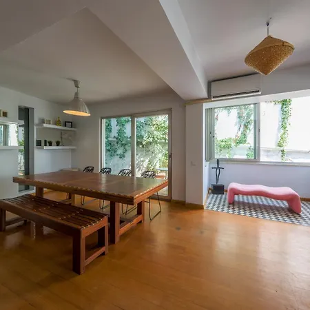 Villa Maison Detroit : Iconic 3br Triplex W/ Great Views
