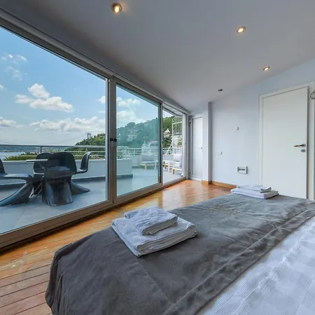 Maison Detroit : Iconic 3br Triplex W/ Great Views