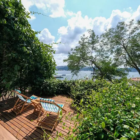 Villa Maison Detroit : Iconic 3br Triplex W/ Great Views Istanbul