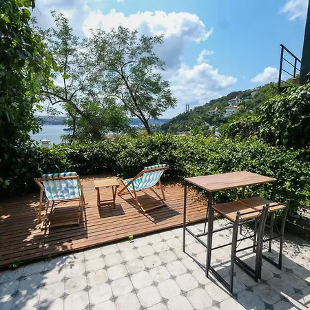 Maison Detroit : Iconic 3br Triplex W/ Great Views Istanbul