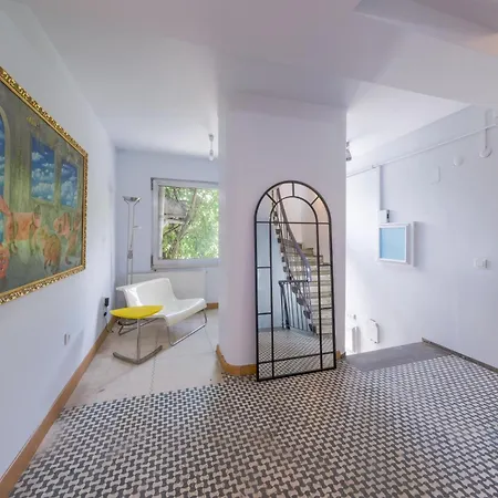 Maison Detroit : Iconic 3br Triplex W/ Great Views Villa Estambul
