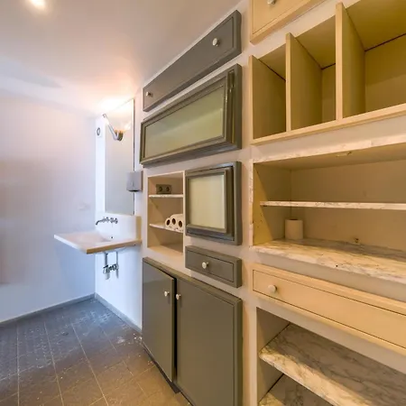 Villa Maison Detroit : Iconic 3br Triplex W/ Great Views