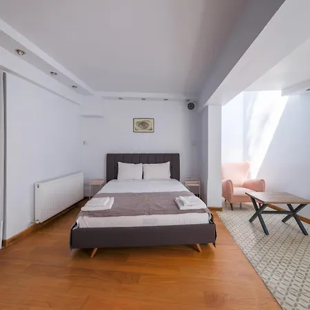Villa Maison Detroit : Iconic 3br Triplex W/ Great Views *