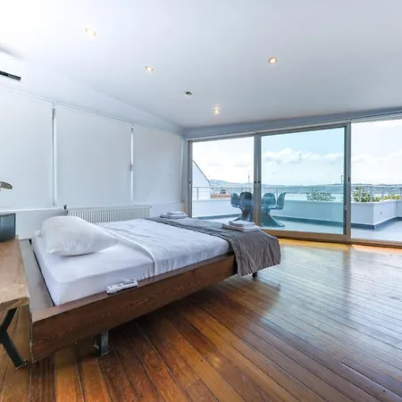 Maison Detroit : Iconic 3br Triplex W/ Great Views Villa Estambul