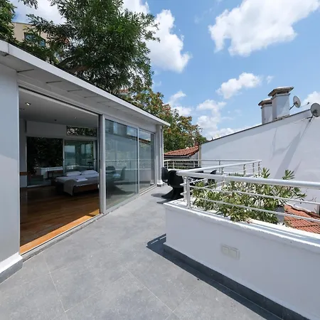 Maison Detroit : Iconic 3br Triplex W/ Great Views Villa